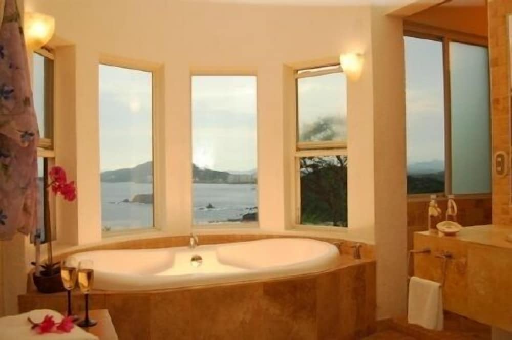 Family Townhome, 4 Bedrooms, Mountain View, Poolside photo 2