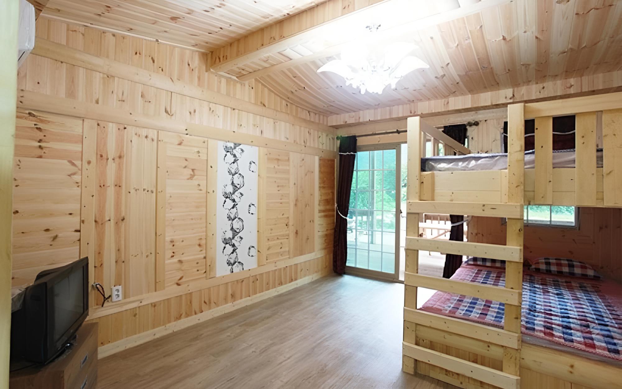 Room (106 houses)