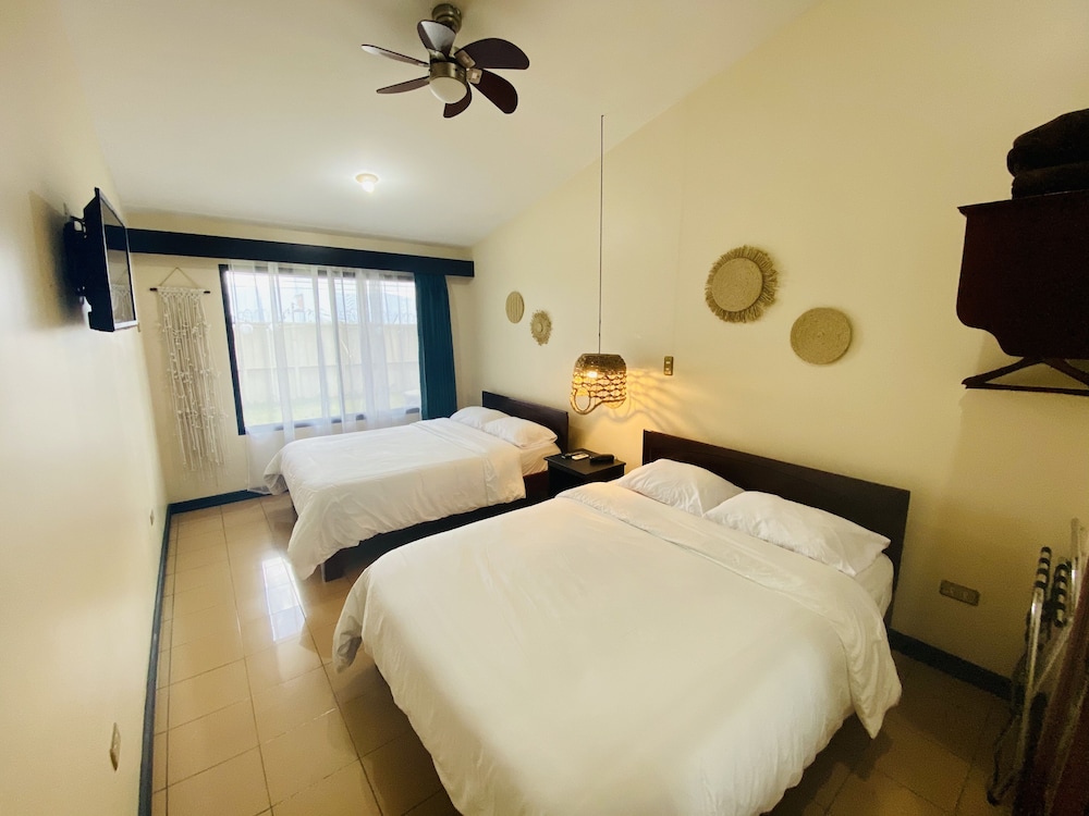 Standard Room, 2 Double Beds photo 3