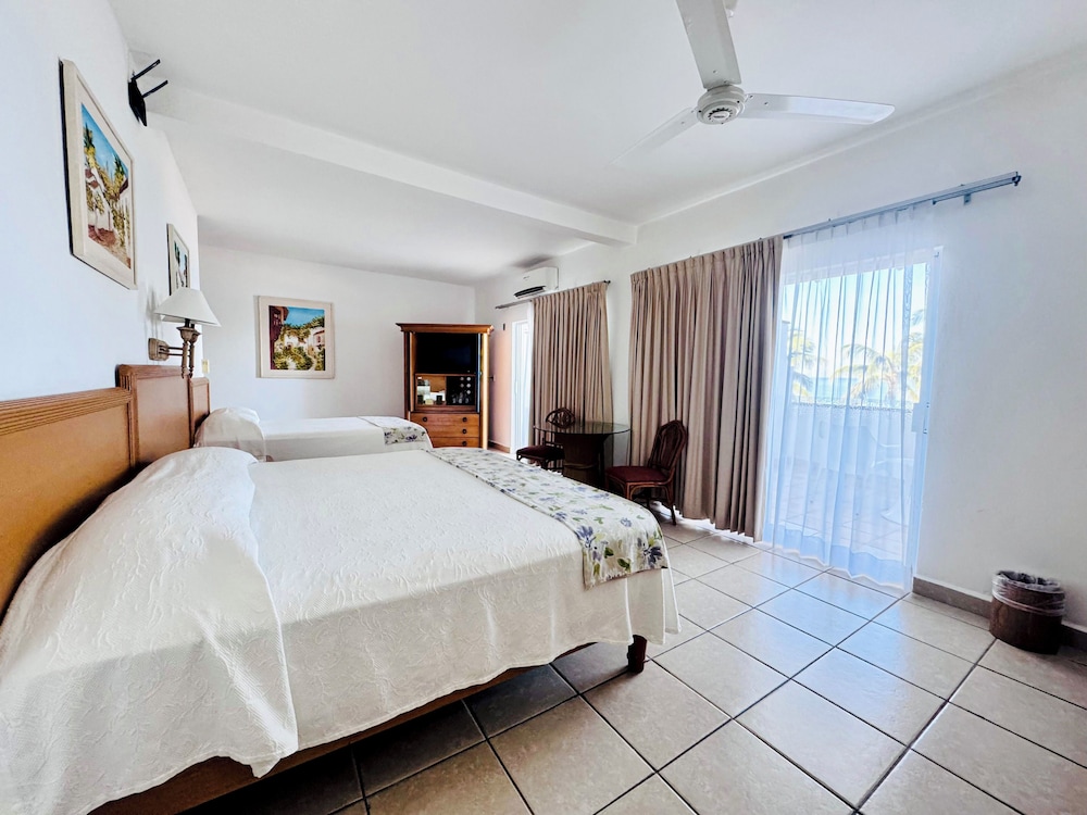 Deluxe Twin Room with Sea View - Photo 1