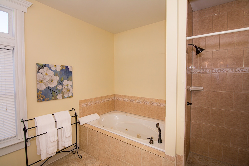 Signature Room, Ensuite (King) photo 3