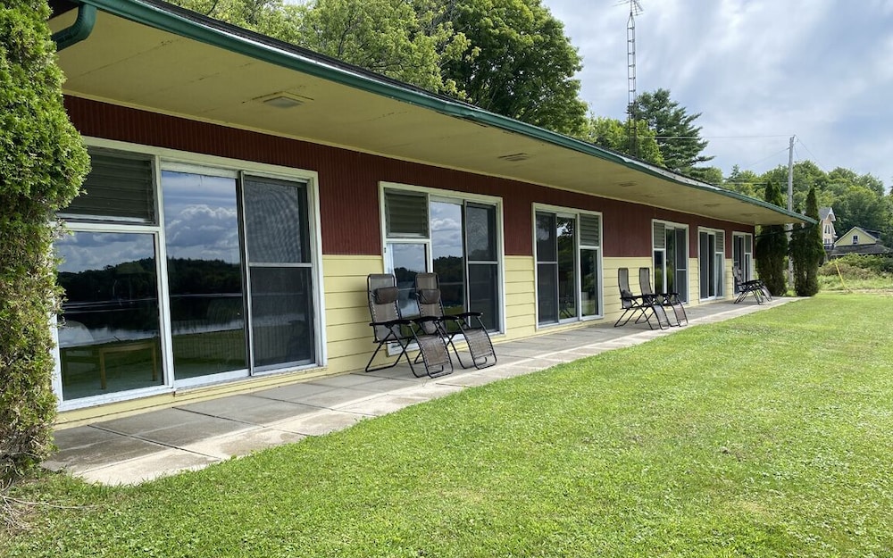 Inn on the Lake Rooms photo 3