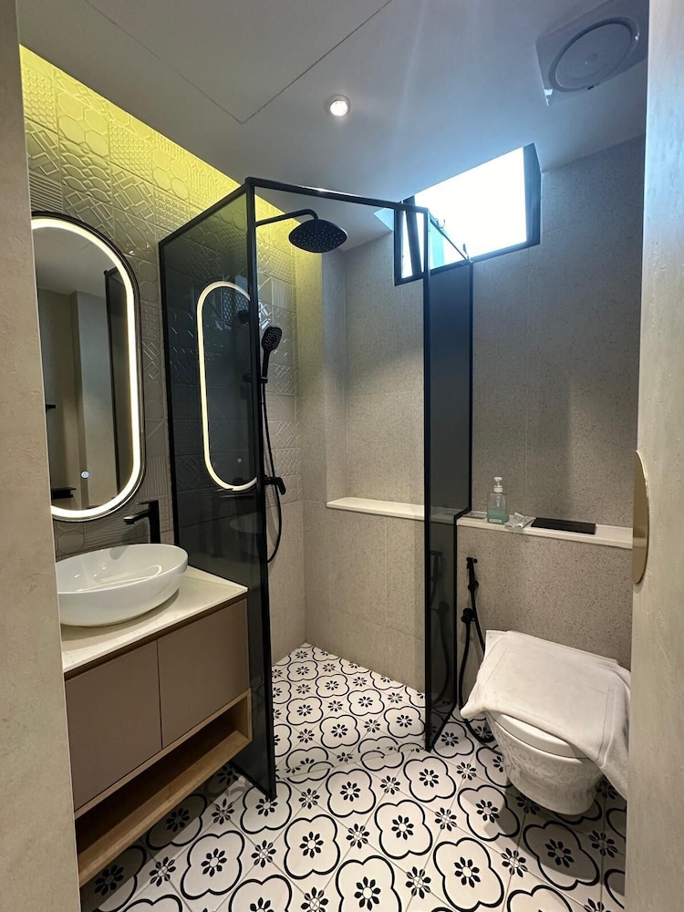 Premium Studio, 1 Queen Bed photo 3