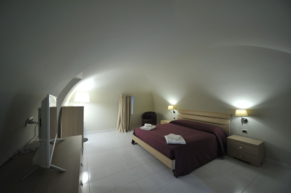 Economy Triple Room photo 1