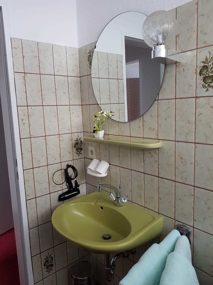 Economy Double or Twin Room, Private Bathroom, Courtyard View photo 2