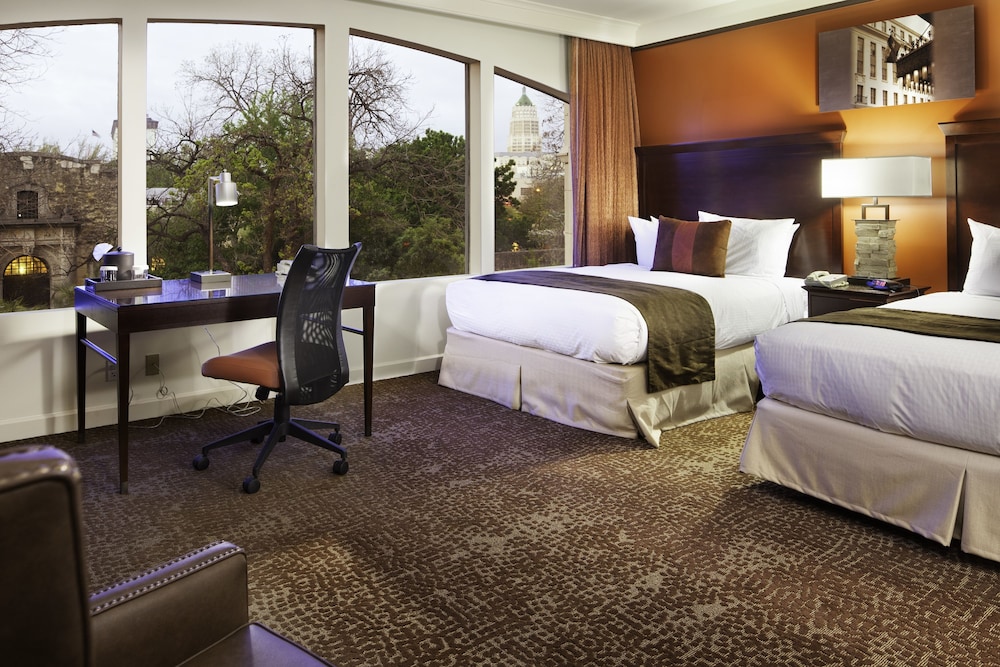 Room, 2 Queen Beds (Alamo View) - Photo 2