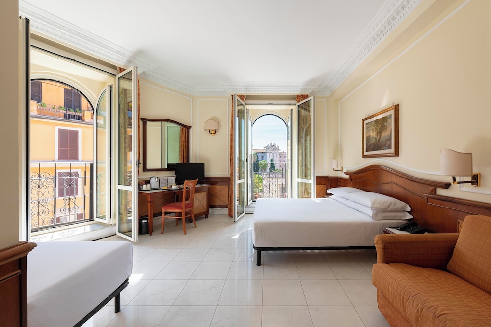 Superior Quadruple Room, City View photo 2