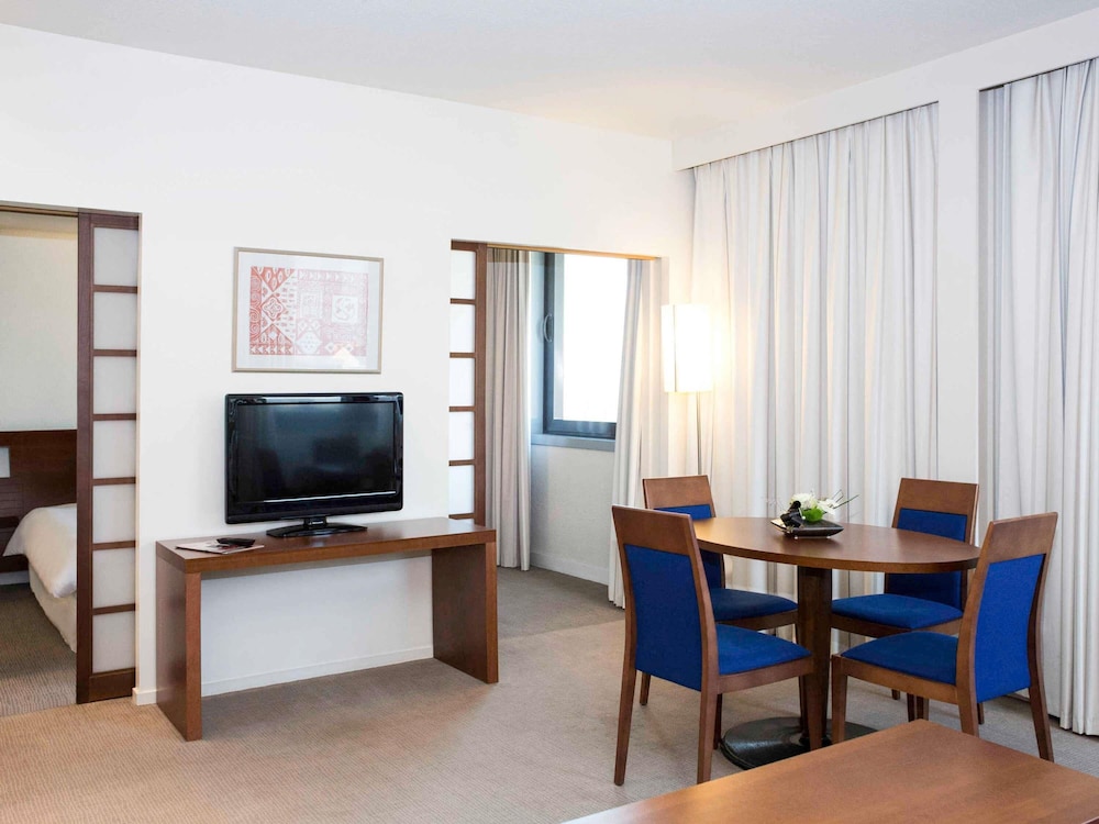 Suite, 1 King Bed with Sofa bed - Photo 3