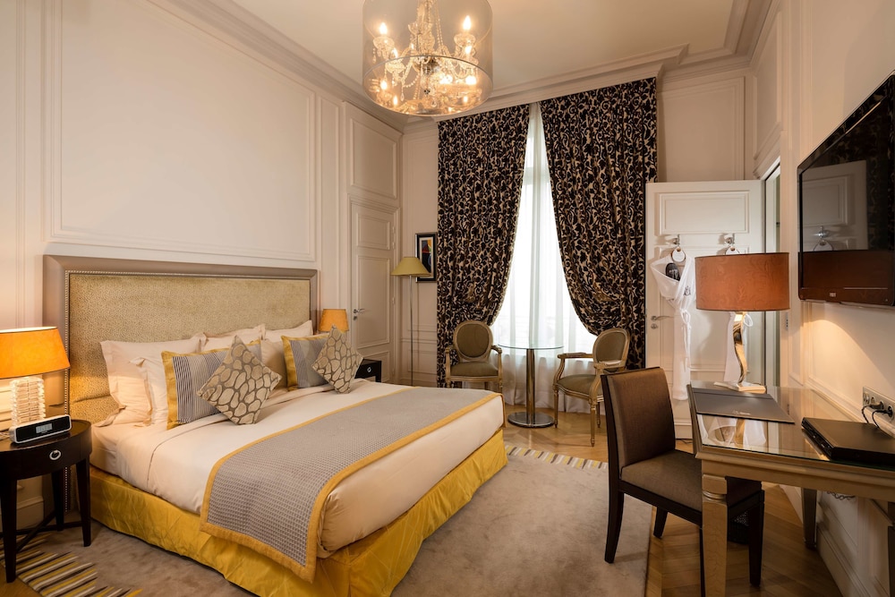 Grand Room (Deluxe)