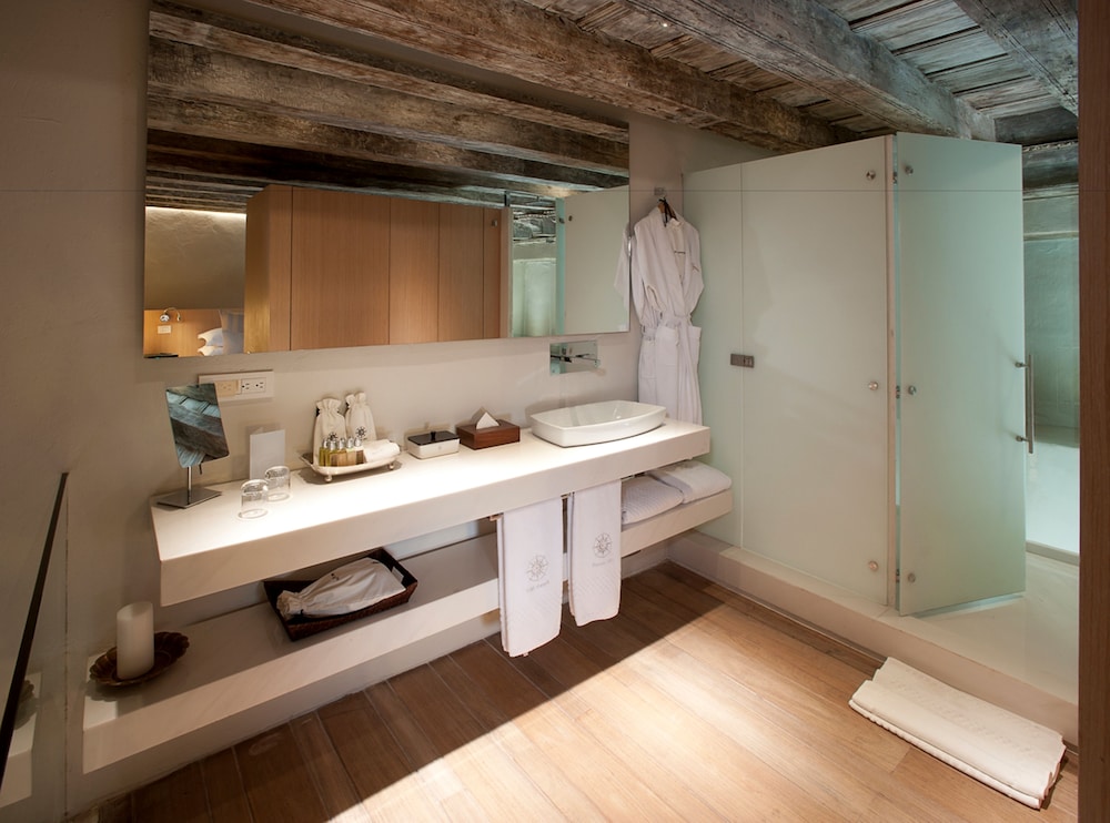 Suite, 1 King Bed (Duplex, Colonial Area, Butler Service) - Photo 7