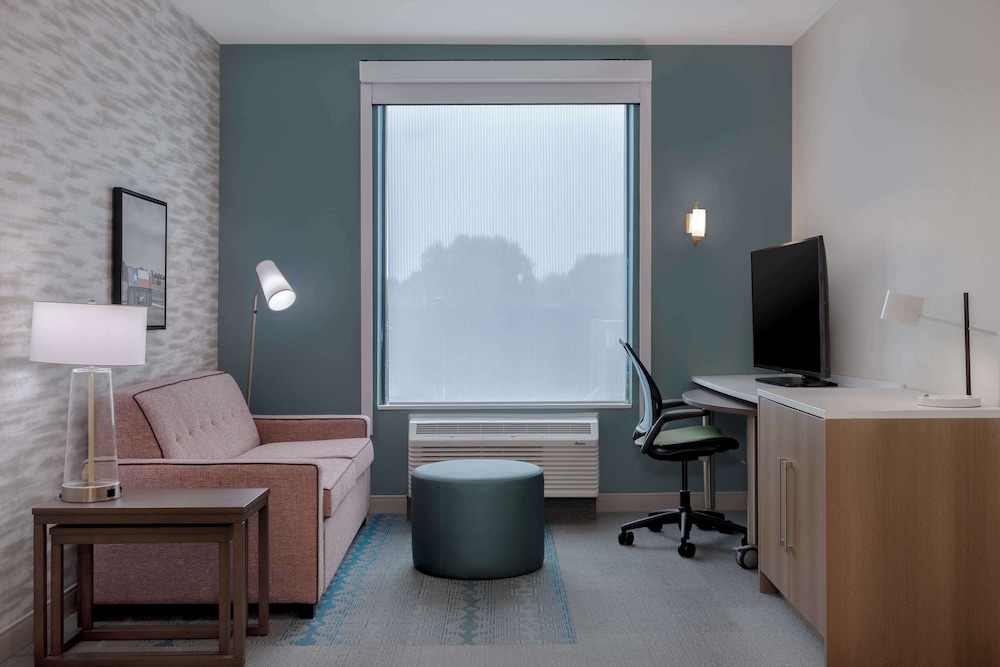Suite, 1 Bedroom - Photo 1