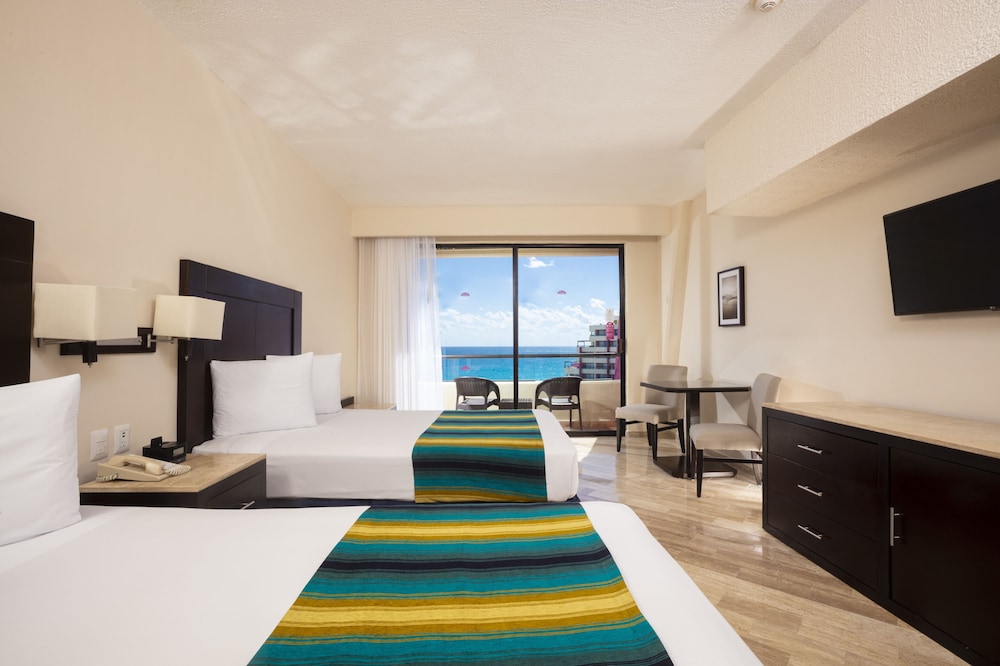 Crown Room, Ocean View (Club Level /Tina Hidromasaje)