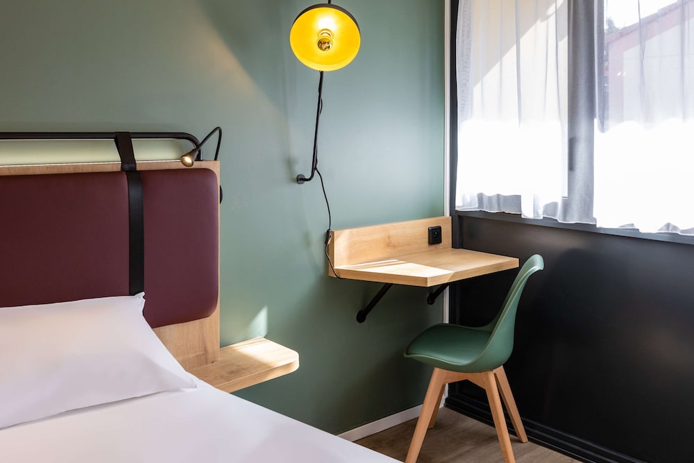 Standard Room, 2 Twin Beds - Photo 6