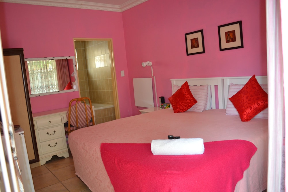 Luxury Room, 1 King Bed photo 2