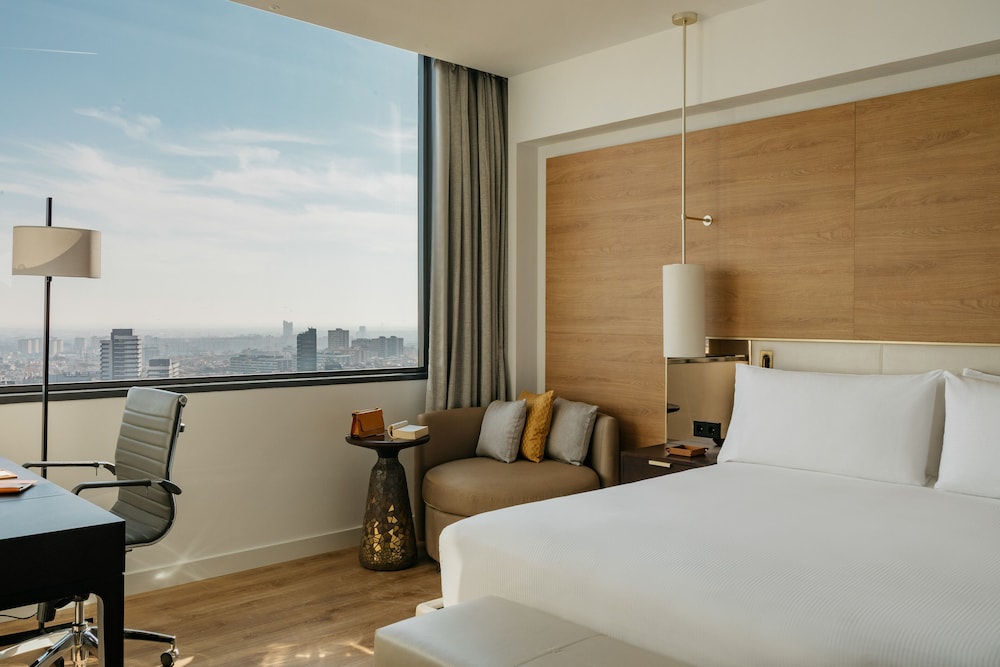 Red Level Presidential Three Bedroom Suite (4+4)