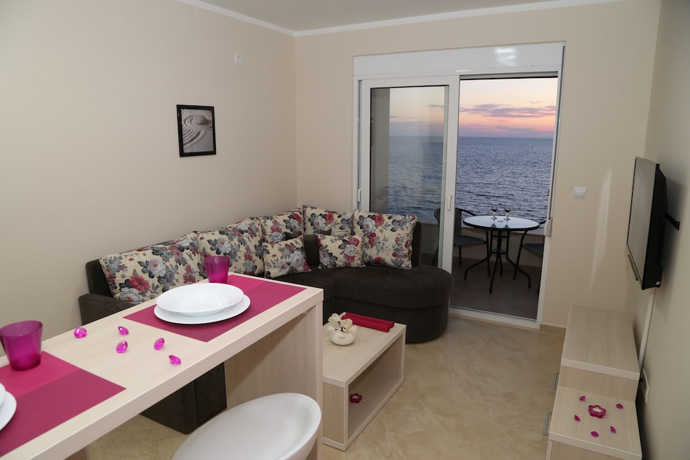 Apartment, Multiple Beds, Non Smoking, Sea View photo 2