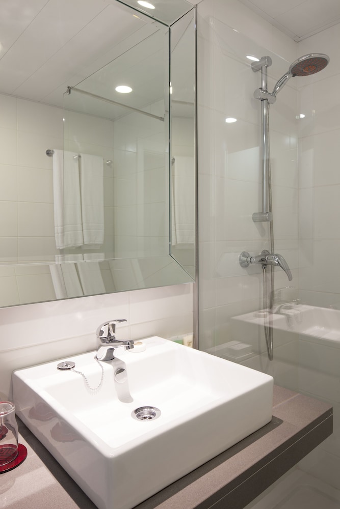 Suite, 2 Bedrooms, Partial Sea View (3 Adults) photo 2