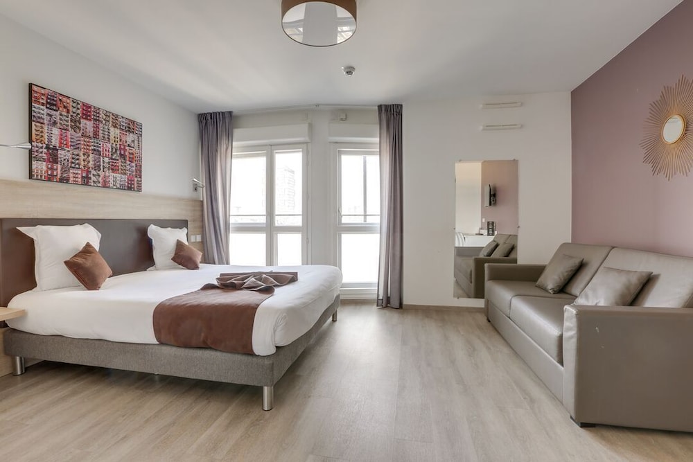SUPERIOR STUDIO, (DOUBLE BED AND SOFA BED)