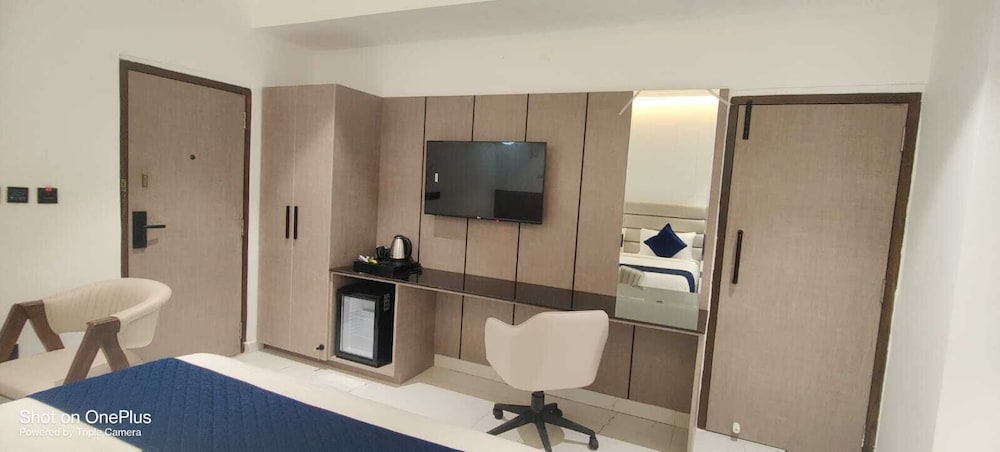 Deluxe Studio Suite