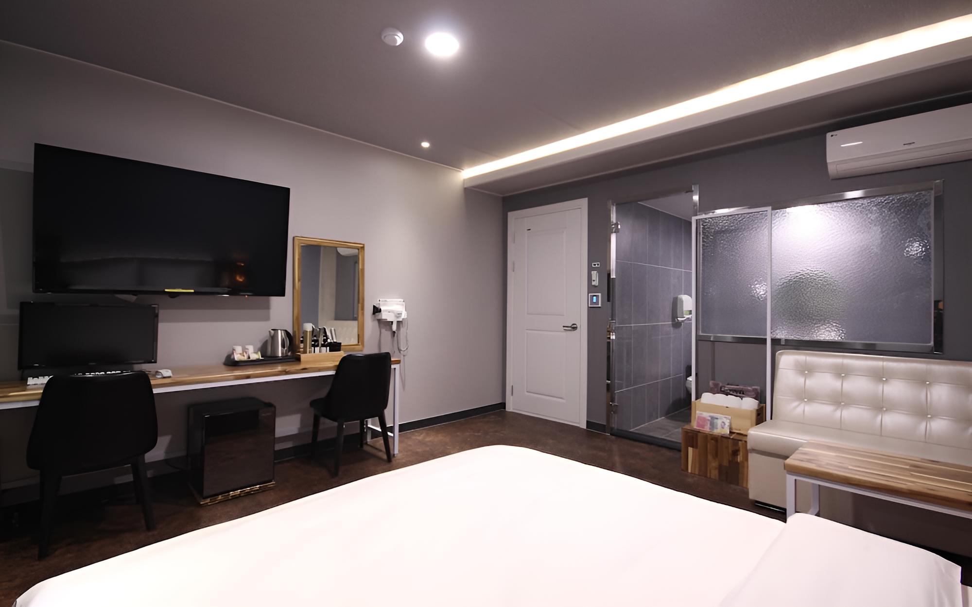 Room (Suite (Bathtub)) photo 3