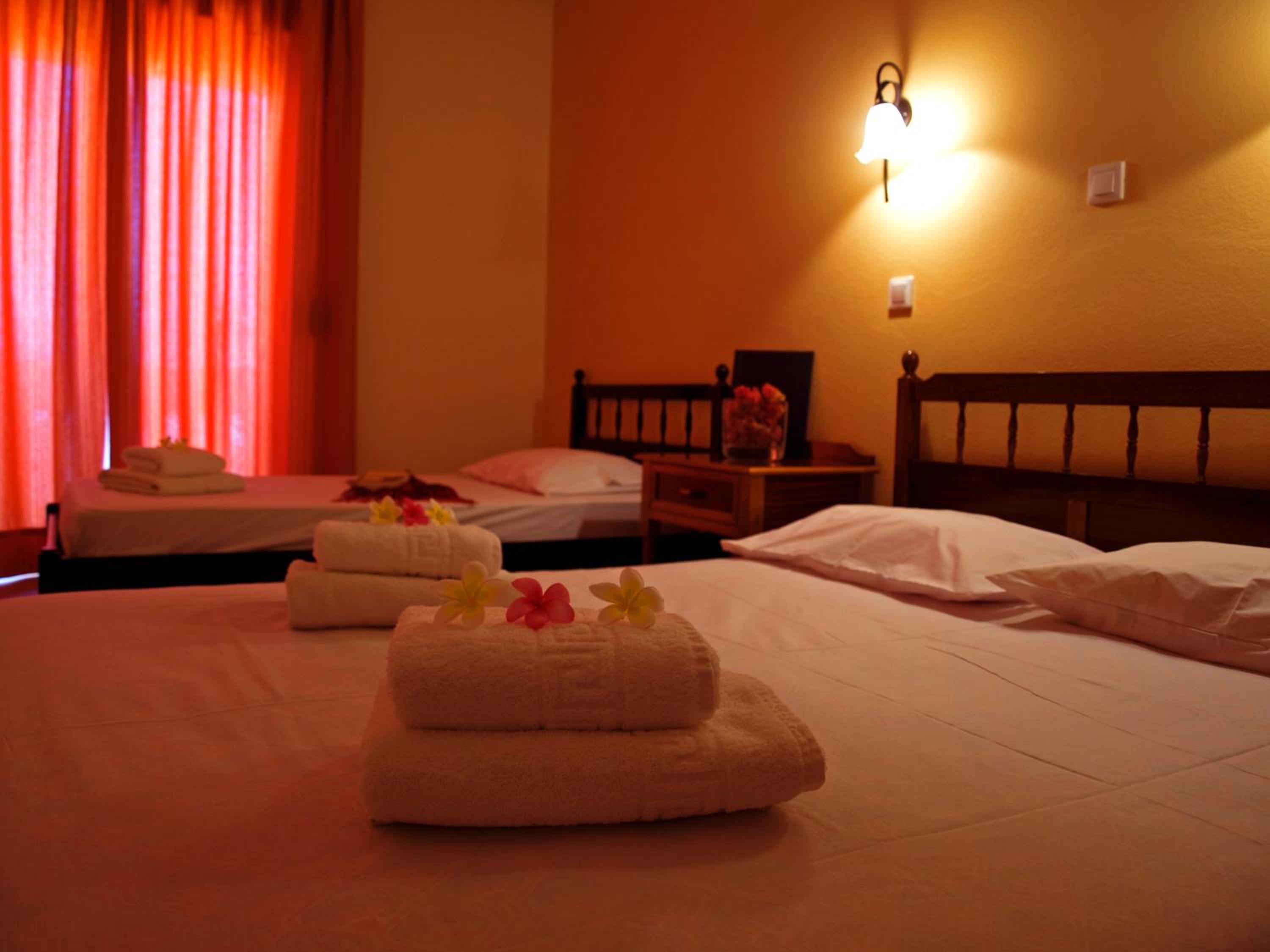 Triple Room with Pool View photo 2