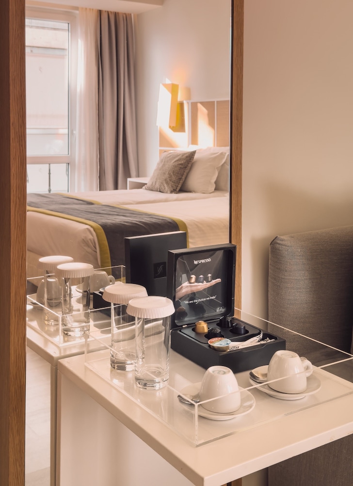 Signature Triple with Private Balcony and City View - Photo 3