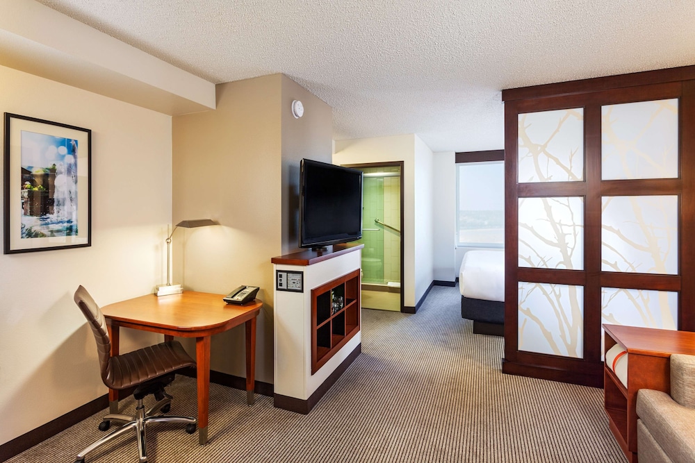 Room, 1 King Bed (High Floor) - Photo 2