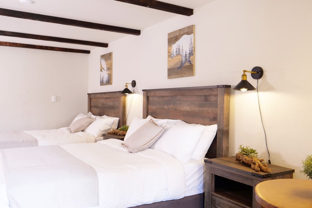 Room, 2 Queen Beds photo 2
