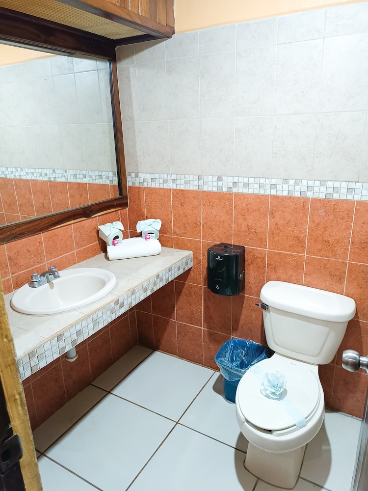 Economy Room, Kitchenette photo 3