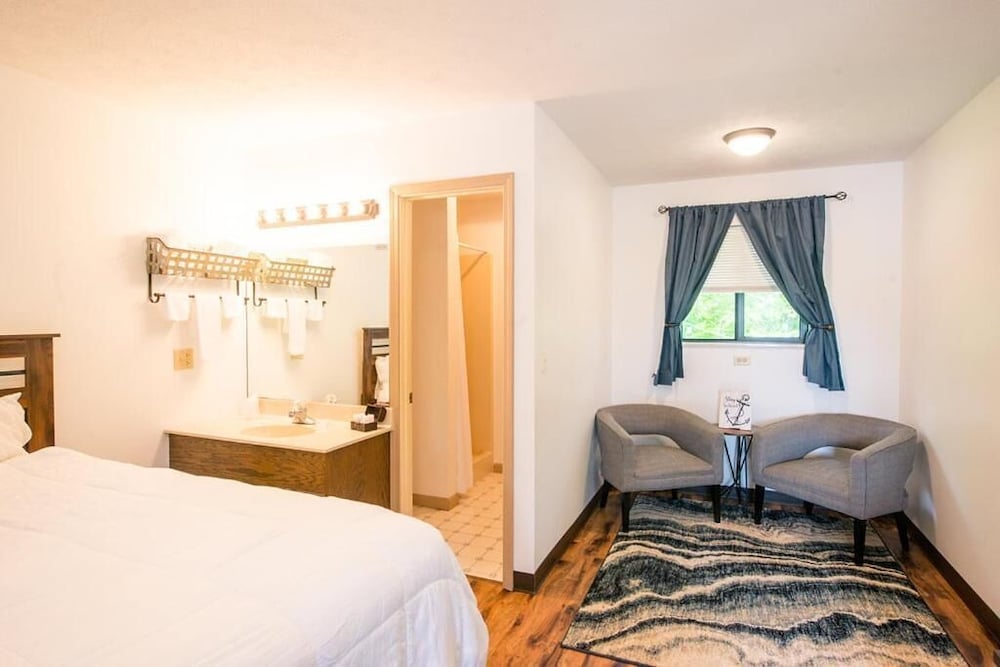 1 King Bed, Hotel Room photo 1
