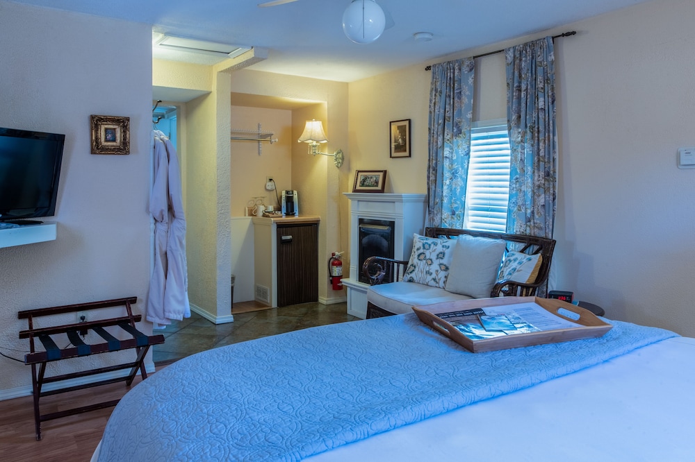Carriage House photo 3