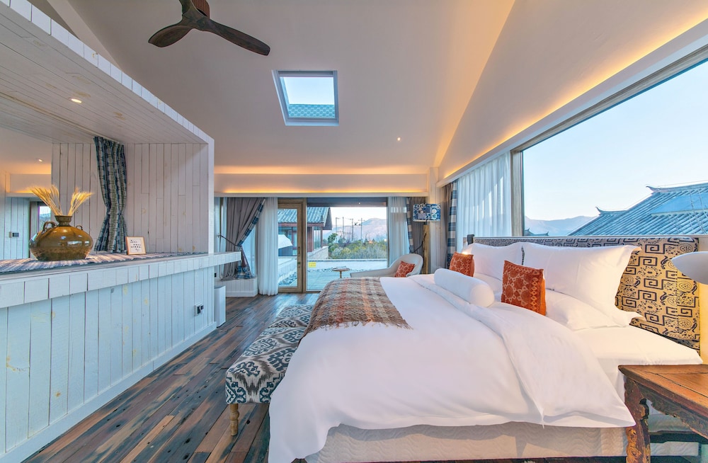 Snow Mountain Panoramic Suite