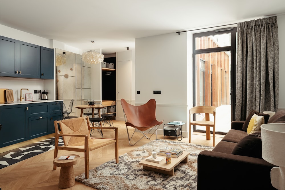 1-BR Deluxe Apartment with Garden photo 3
