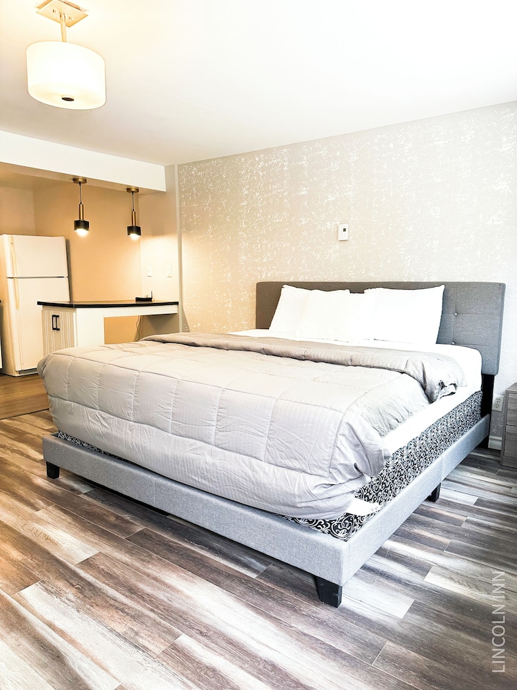 Deluxe Studio Suite