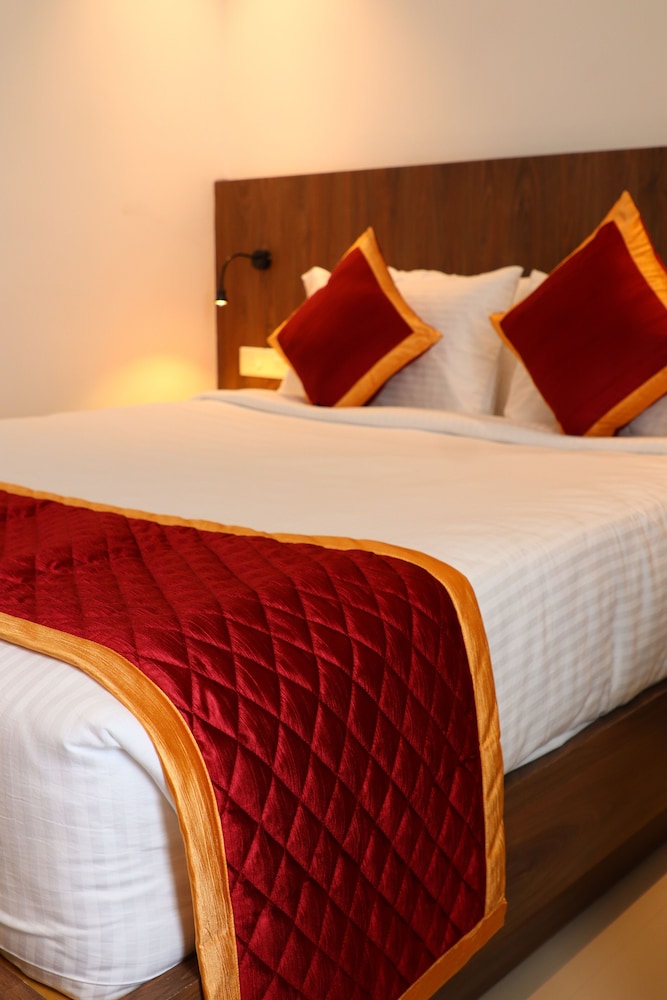 Deluxe Room - Photo 11