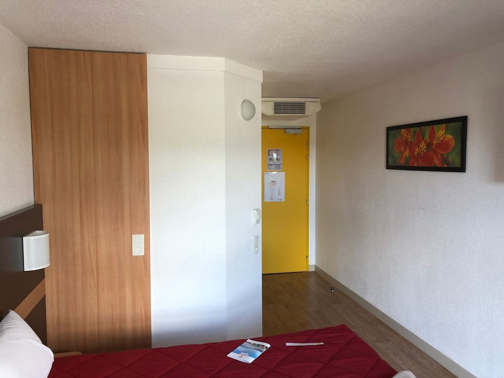 Standard Room, Multiple Beds photo 3