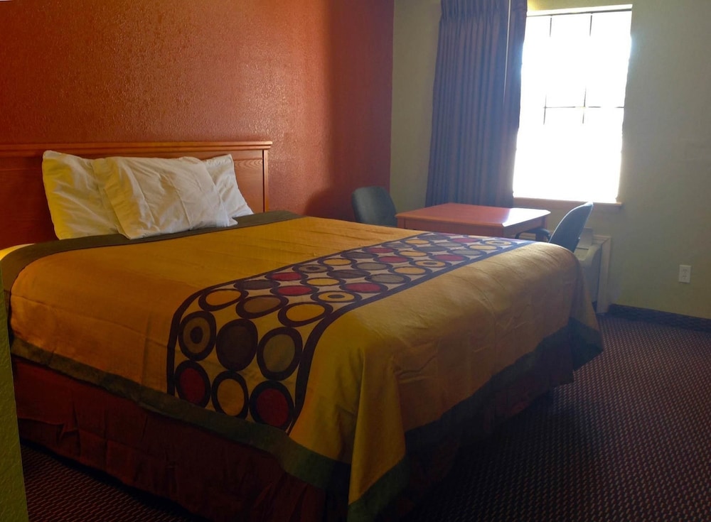 Room, 1 King Bed, Non Smoking - Photo 3