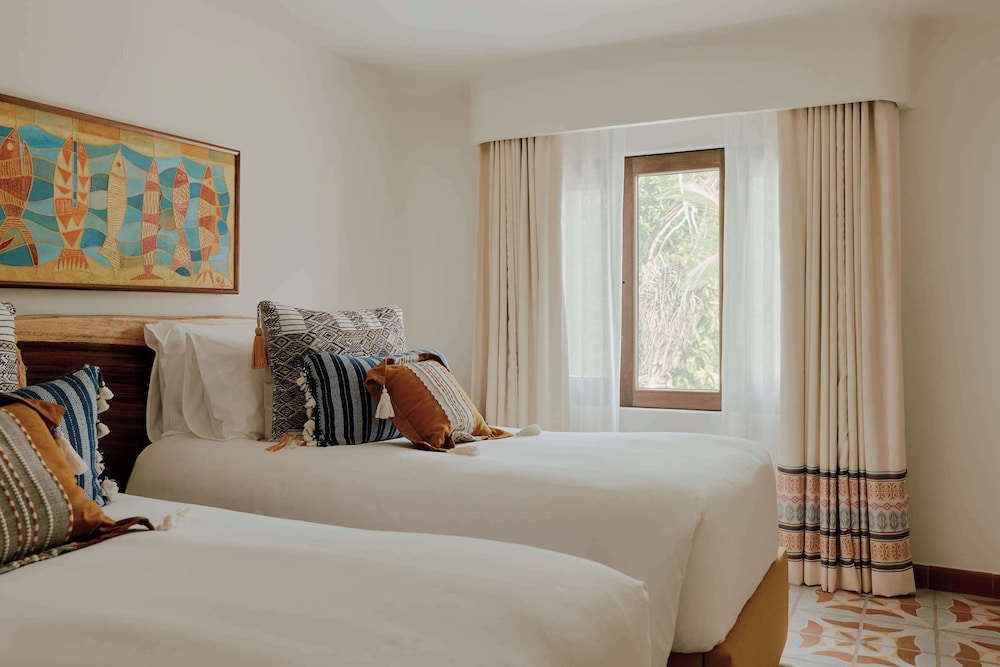 Suite, 2 Bedrooms - Photo 3
