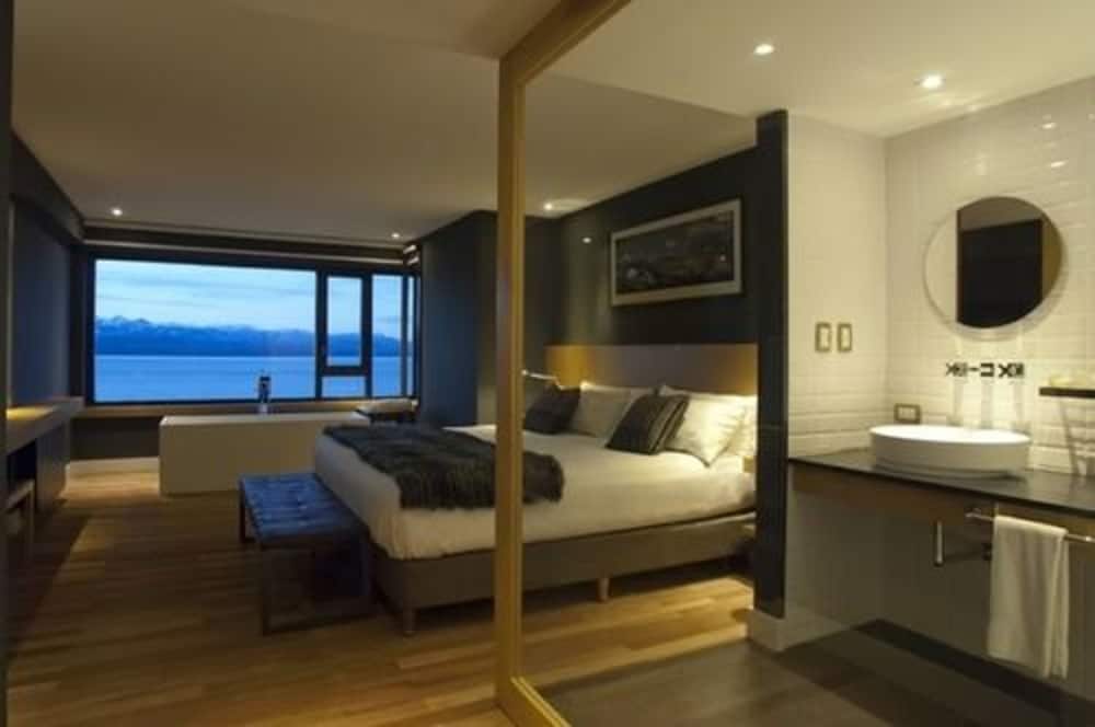 Suite, 1 King Bed, Lake View (Pool Access), photo 6