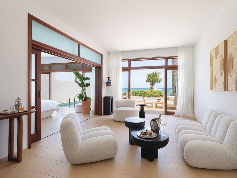 3 Bedroom villa beachfront with private pool