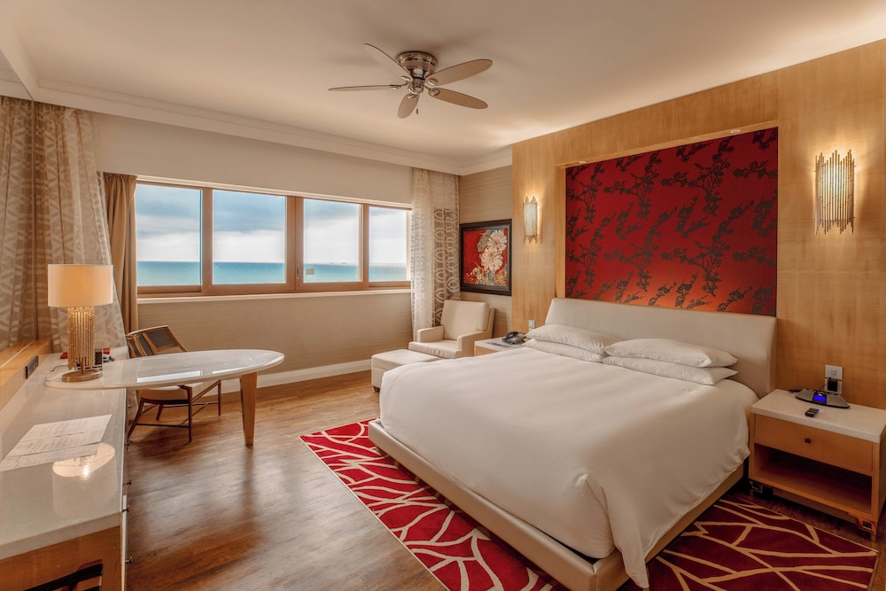 Classic Room, 1 King Bed, Smoking, Ocean View photo 2