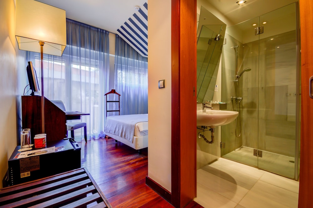 Deluxe Double or Twin Room - Photo 1