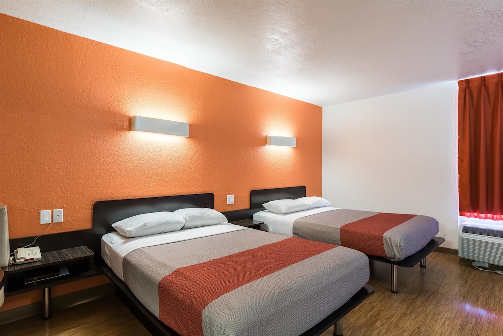 Standard Room, 2 Double Beds, Non Smoking - Photo 1