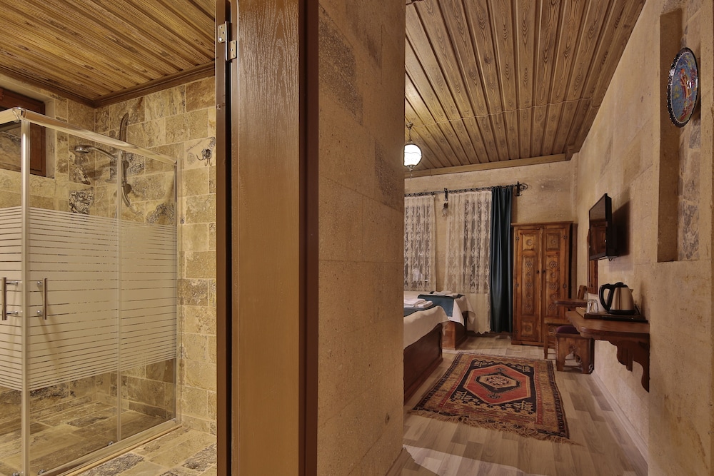 Superior Triple Room photo 3