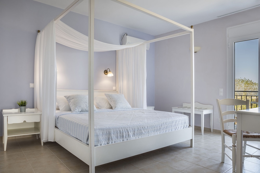 Executive Suite, 1 Bedroom, Partial Sea View photo 1