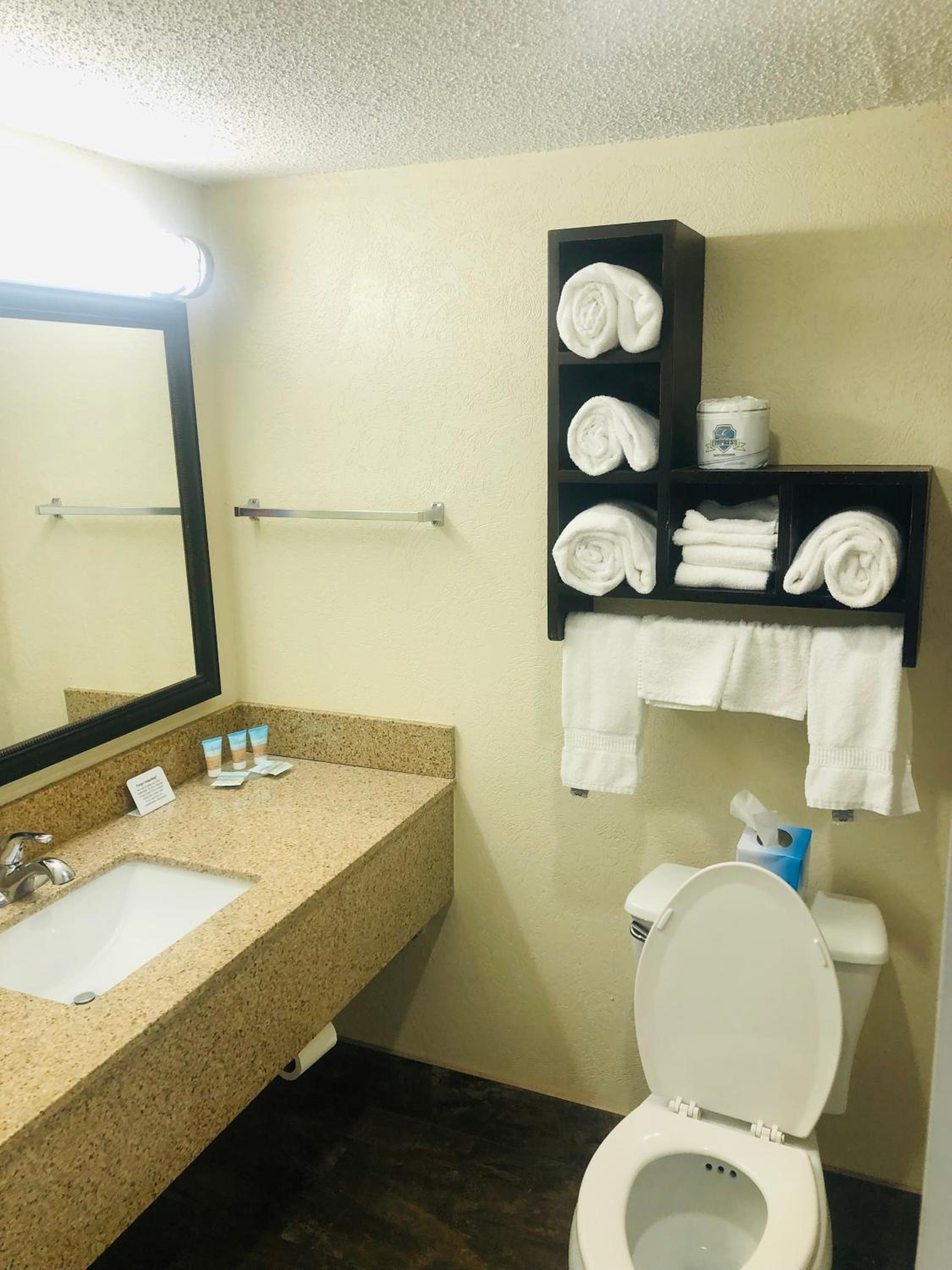 Queen Suite with Sea View - Photo 4