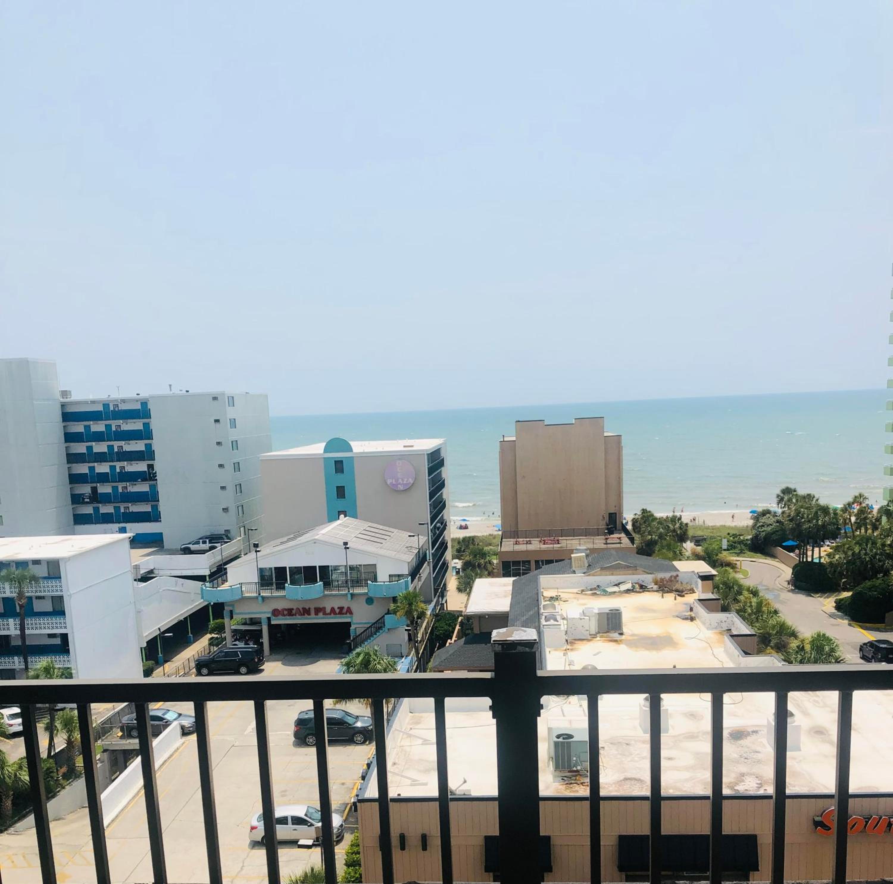 Queen Suite with Sea View - Photo 3