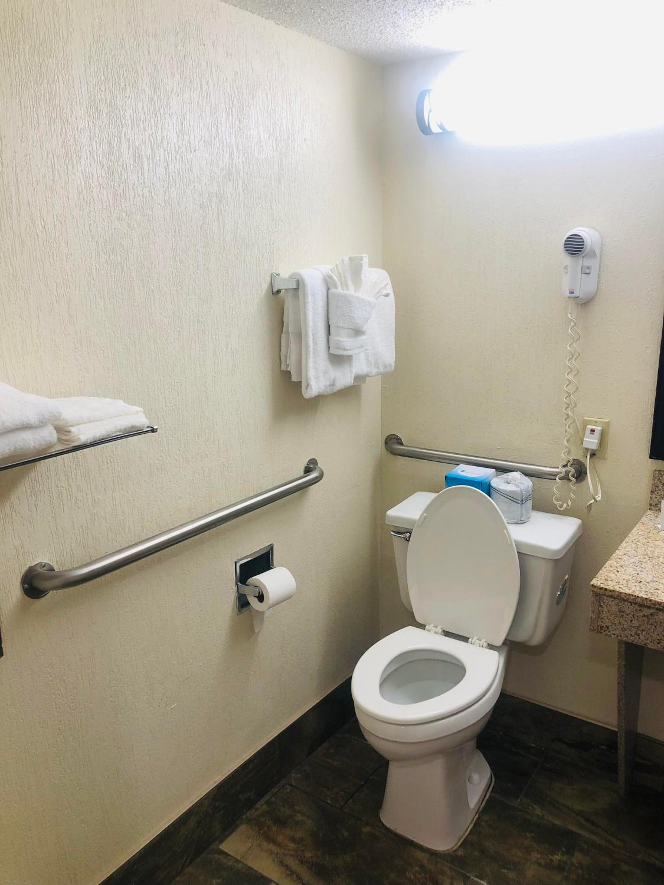 King Room - Disability Access - Photo 4