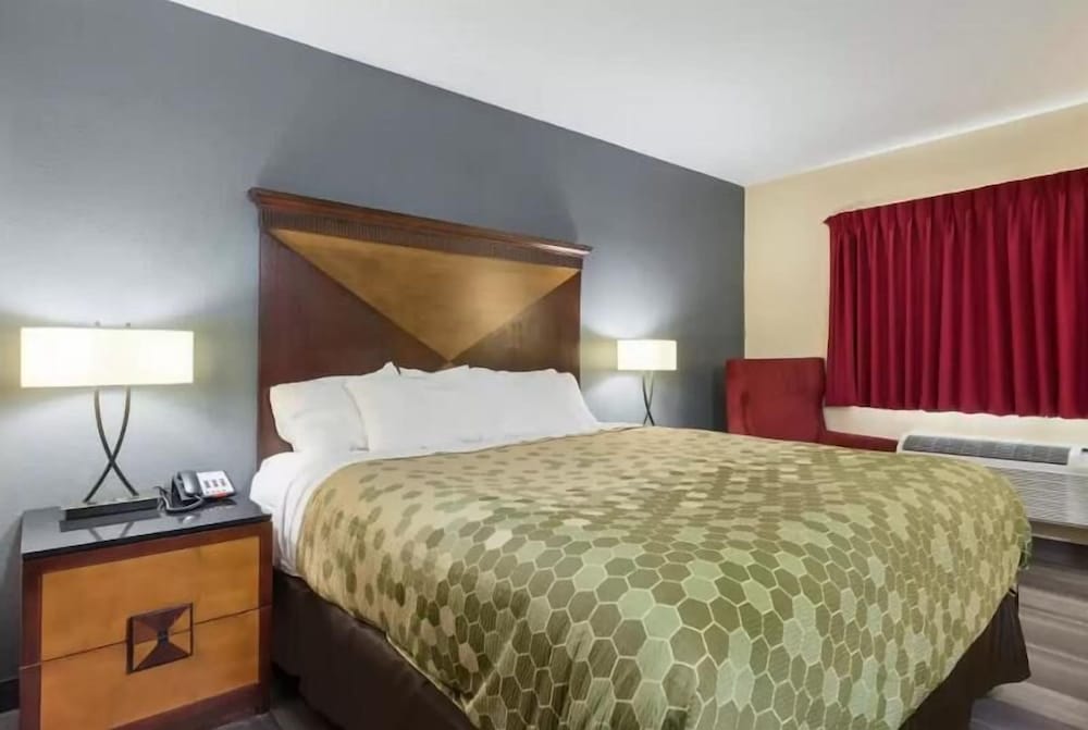 Standard Room, 1 King Bed, Non Smoking - Photo 5