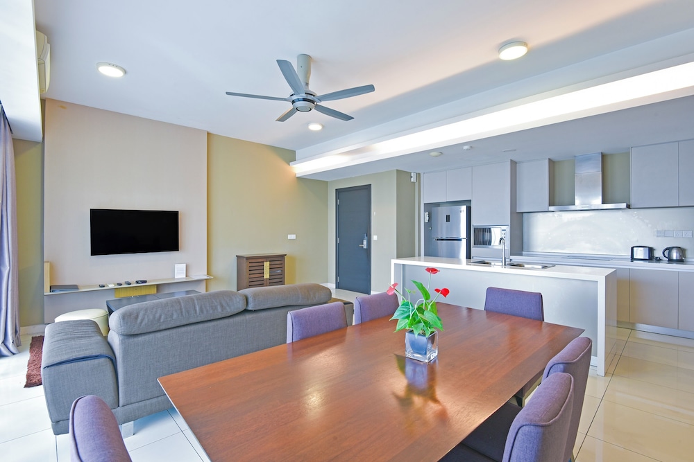 Two Bedroom Suite thumbnail 6